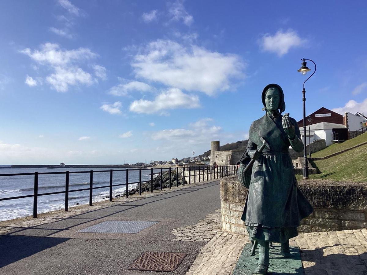 Okanagan Lyme Regis Exterior photo