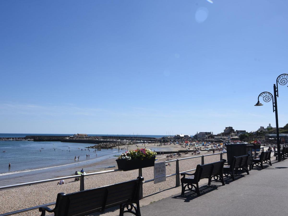 Okanagan Lyme Regis Exterior photo